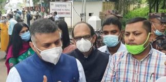 সড়কপথে ঢাকা পৌঁছেছেন ভারতের নতুন হাইকমিশনার; বঙ্গবন্ধুর প্রতিকৃতিতে শ্রদ্ধা নিবেদন