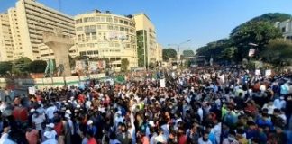 বঙ্গবন্ধুর ভাস্কর্যের বিরোধিতাকারীদের গ্রেপ্তারের দাবিতে শাহবাগ অবরোধ,বিক্ষোভ সমাবেশ