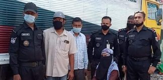 বোরকা হিজাব পরে সন্তান কোলে নিয়ে অভিনব কৌশল, কুরিয়ারের মাধ্যমে পাঠানো ৬ হাজার ইয়াবাসহ নারী আটক