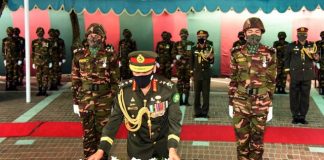 বঙ্গবন্ধুর প্রতিকৃতিতে নতুন সেনাপ্রধানের শ্রদ্ধা