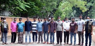 শুল্কমুক্ত কাপড় খোলাবাজারে বিক্রি, ডিবির অভিযানে গ্রেফতার ১১