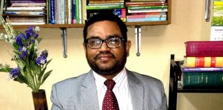 ভগবানকে নিয়ে ফেইসবুকে কটুক্তি করার অভিযোগে, ঢাবি শিক্ষক কার্জনের বিরুদ্ধে থানায় জিডি