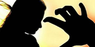 পুলিশের কাছে গিয়ে যৌন নিপীড়নের শিকার গৃহবধূ