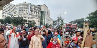 ট্রাইব্যুনাল গঠন করে দ্রুত বিচার,‘সংখ্যালঘু’ সুরক্ষায় আইনের দাবিতে শাহবাগে অবরোধ বিক্ষোভ