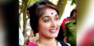 শিক্ষার্থীদের চুল কেটে দেয়া শিক্ষিকা ফারহানা নিজ পদেই থাকছেন