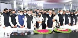 বঙ্গবন্ধুর প্রতি শ্রদ্ধা জানিয়েছে সর্বস্তরের শোকার্ত মানুষ